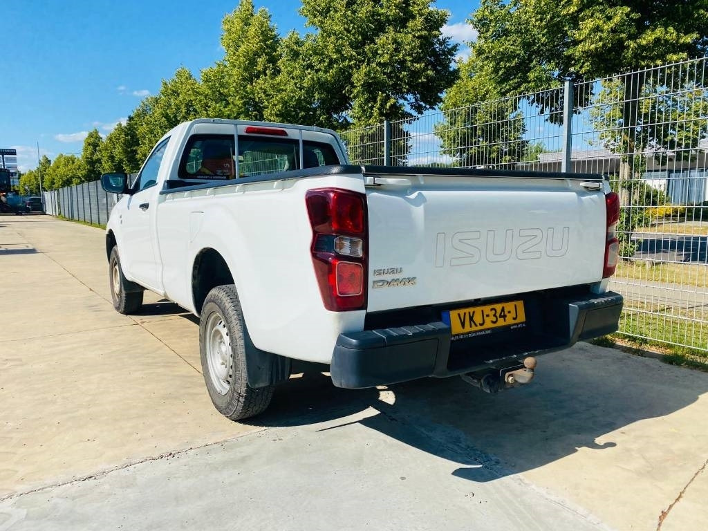 Isuzu D-Max Socage - Легковой автомобиль: фото 4 Isuzu D-Max Socage - Легковой автомобиль: фото 4