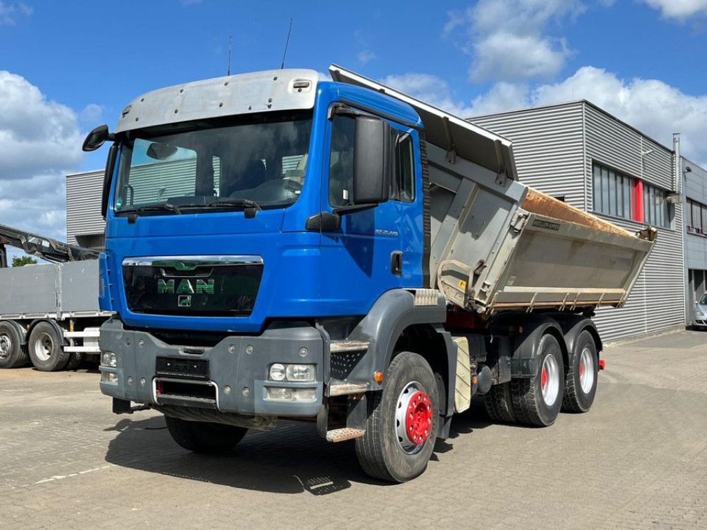 MAN TG-S 26.440 6x4 BB 3-Achs Kipper MeillerSchalter MAN TG-S 26.440 6x4 BB 3-Achs Kipper MeillerSchalter - Самосвал: фото 1 MAN TG-S 26.440 6x4 BB 3-Achs Kipper MeillerSchalter MAN TG-S 26.440 6x4 BB 3-Achs Kipper MeillerSchalter - Самосвал: фото 1