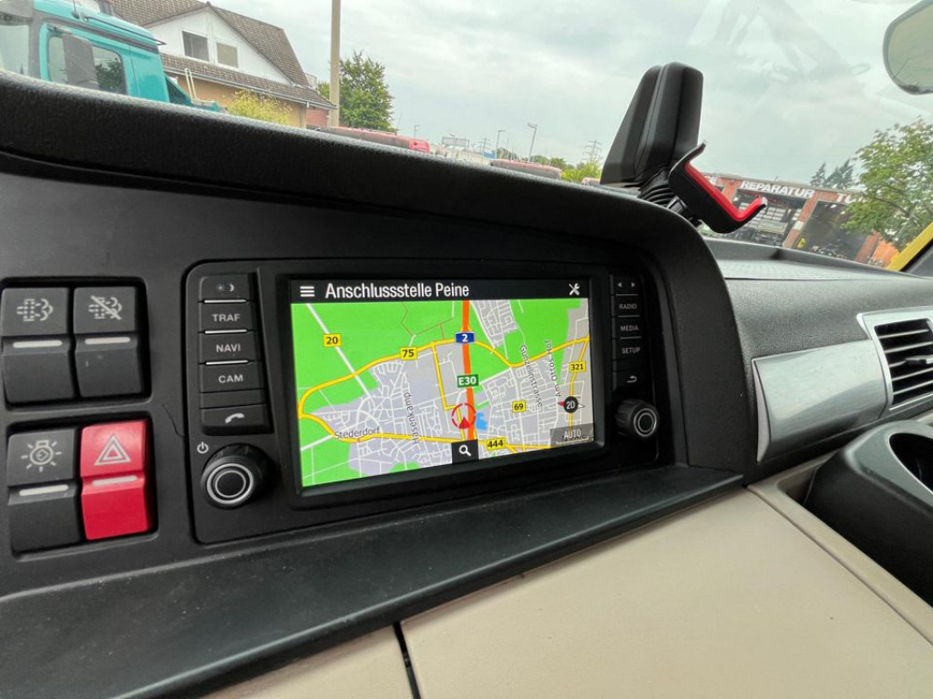 MAN TG-X 26.500 6x2-2 LL Pritsche Heckkran 53m to, Funk,Twistlock. - Грузовик бортовой/ Платформа, Автоманипулятор: фото 3 MAN TG-X 26.500 6x2-2 LL Pritsche Heckkran 53m to, Funk,Twistlock. - Грузовик бортовой/ Платформа, Автоманипулятор: фото 3