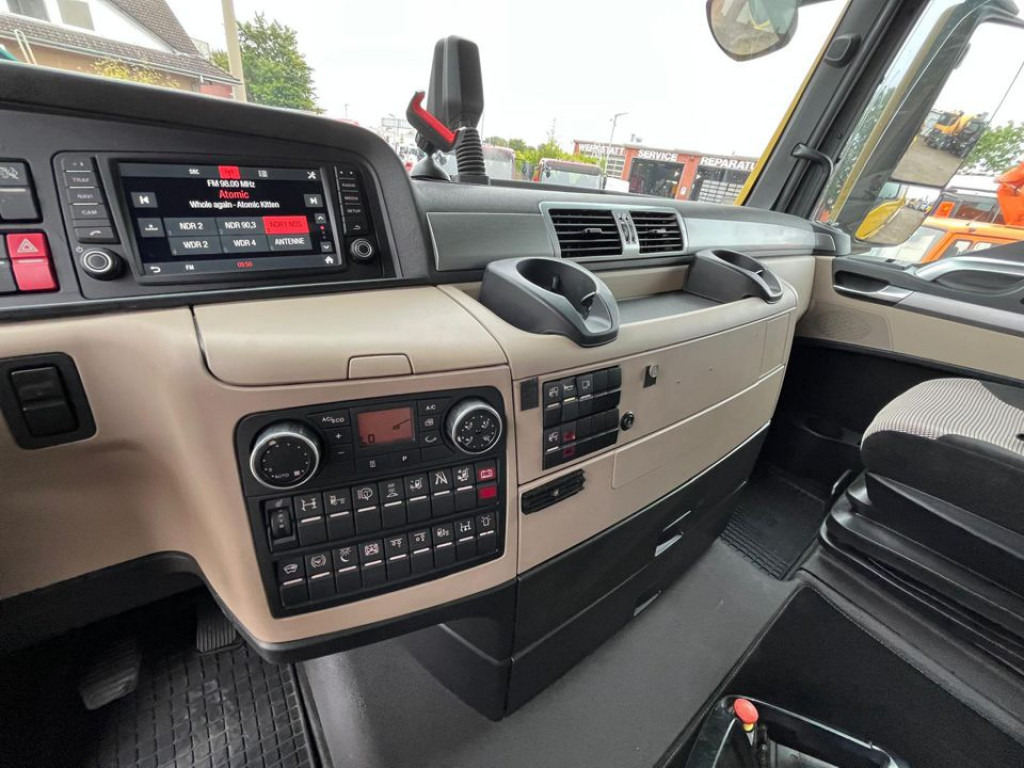 MAN TG-X 26.500 6x2-2 LL Pritsche Heckkran 53m to, Funk,Twistlock. - Грузовик бортовой/ Платформа, Автоманипулятор: фото 2 MAN TG-X 26.500 6x2-2 LL Pritsche Heckkran 53m to, Funk,Twistlock. - Грузовик бортовой/ Платформа, Автоманипулятор: фото 2