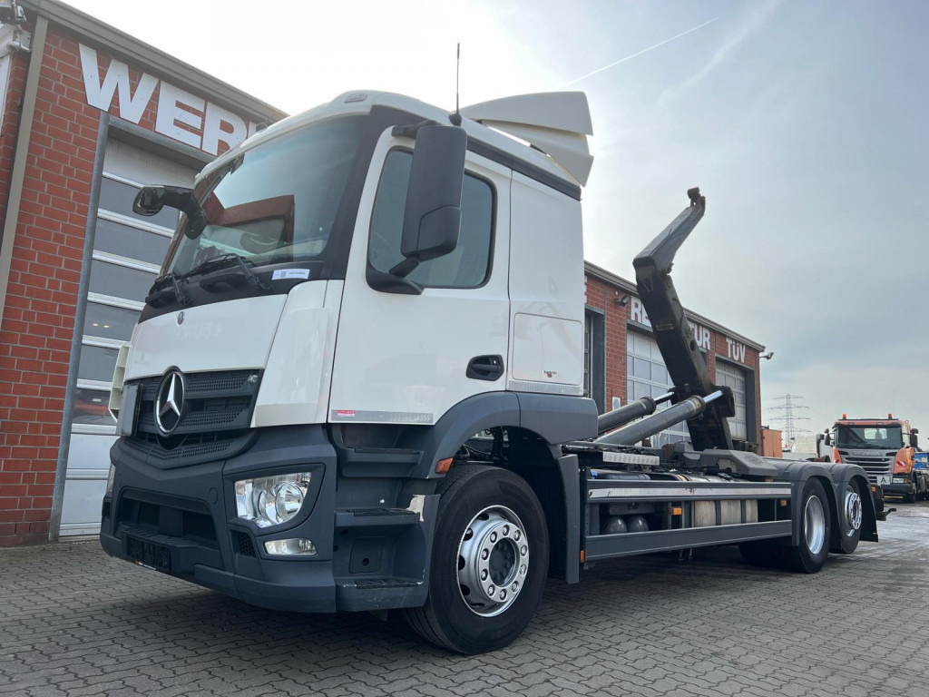 MERCEDES-BENZ Actros neu 2543 L 6x2 Abrollkipper Meiller Funk - Крюковой мультилифт: фото 1 MERCEDES-BENZ Actros neu 2543 L 6x2 Abrollkipper Meiller Funk - Крюковой мультилифт: фото 1