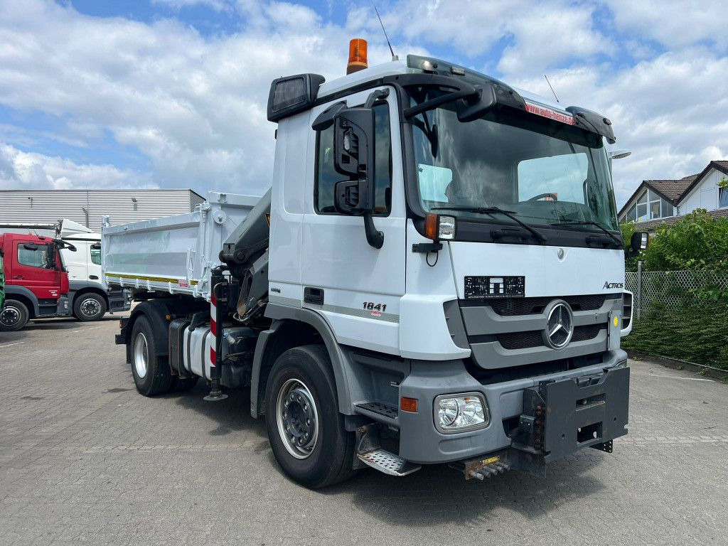 Mercedes-Benz Actros 1841 K 2-Achs Kipper Kran Funk/2xhydr+Gre Mercedes-Benz Actros 1841 K 2-Achs Kipper Kran Funk/2xhydr+Gre - Самосвал, Автоманипулятор: фото 2 Mercedes-Benz Actros 1841 K 2-Achs Kipper Kran Funk/2xhydr+Gre Mercedes-Benz Actros 1841 K 2-Achs Kipper Kran Funk/2xhydr+Gre - Самосвал, Автоманипулятор: фото 2