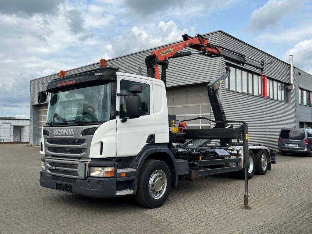 Scania P 360 6x2 Abrollkipper mit Kran Lift/Lenkachse Scania P 360 6x2 Abrollkipper mit Kran Lift/Lenkachse - Крюковой мультилифт, Автоманипулятор: фото 1 Scania P 360 6x2 Abrollkipper mit Kran Lift/Lenkachse Scania P 360 6x2 Abrollkipper mit Kran Lift/Lenkachse - Крюковой мультилифт, Автоманипулятор: фото 1