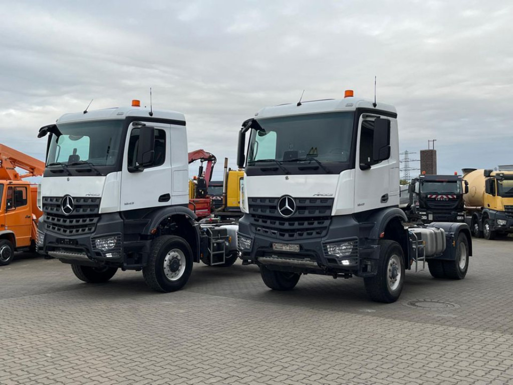 MERCEDES-BENZ Arocs 2043 AS 4x4 SZM nur 133TKM ! Kipphydraulik - Тягач: фото 1 MERCEDES-BENZ Arocs 2043 AS 4x4 SZM nur 133TKM ! Kipphydraulik - Тягач: фото 1