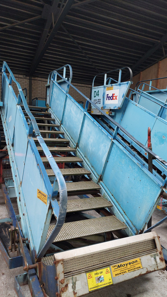 Passenger Stairs SACO 2-2.80 - Пассажирский трап: фото 3 Passenger Stairs SACO 2-2.80 - Пассажирский трап: фото 3