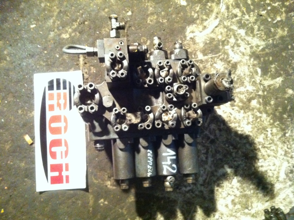 REXROTH 600266 - 4 SEKCYJNY - Гидравлический клапан для Строительной техники: фото 1 REXROTH 600266 - 4 SEKCYJNY - Гидравлический клапан для Строительной техники: фото 1