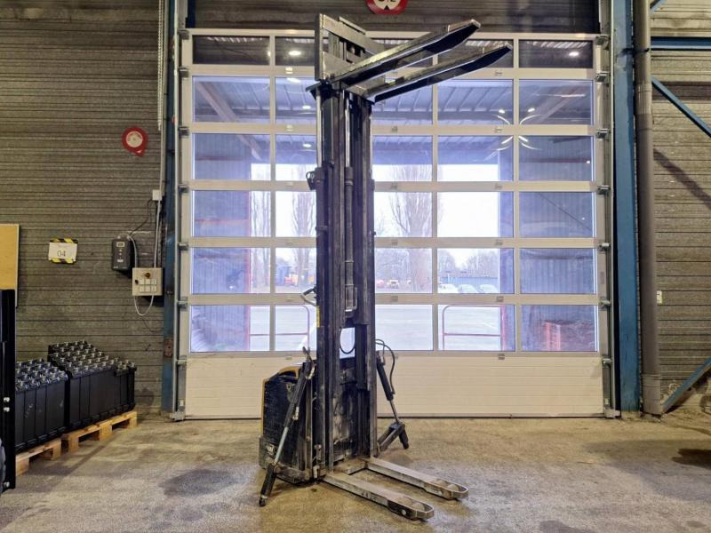 Caterpillar NSP16N - Штабелер: фото 4 Caterpillar NSP16N - Штабелер: фото 4