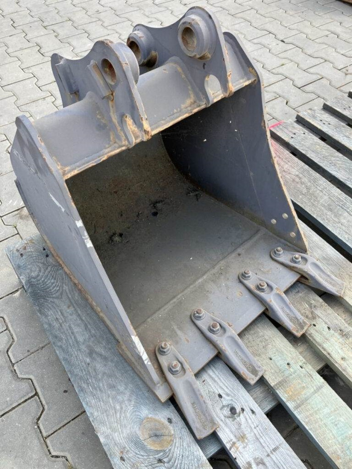 Volvo Tieflöffel mit Zähnen - Festanbau - Экскаватор-погрузчик: фото 1 Volvo Tieflöffel mit Zähnen - Festanbau - Экскаватор-погрузчик: фото 1