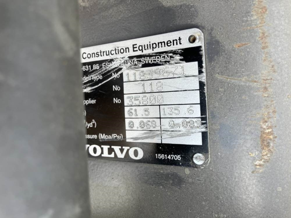 Volvo Tieflöffel mit Zähnen - Festanbau - Экскаватор-погрузчик: фото 3 Volvo Tieflöffel mit Zähnen - Festanbau - Экскаватор-погрузчик: фото 3