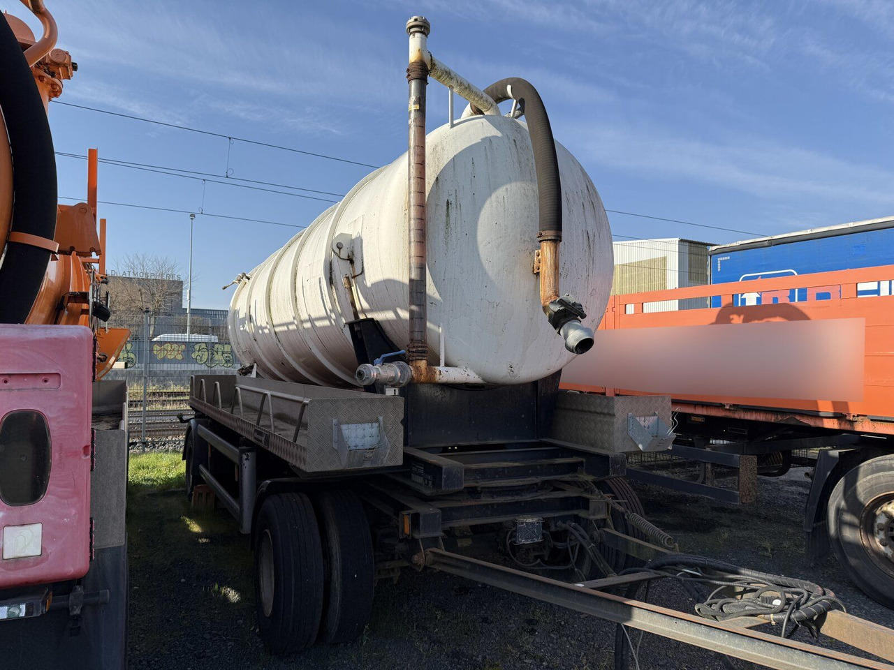Hüffermann HSD181D Tankanhänger für nicht GGVS Güter - Прицеп-цистерна: фото 1 Hüffermann HSD181D Tankanhänger für nicht GGVS Güter - Прицеп-цистерна: фото 1