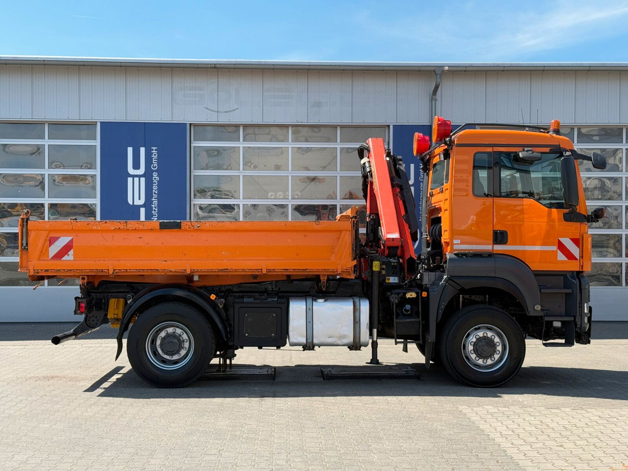 MAN TGA 18.360 4x4 Kipper Kran PALFINGER Winterd. - Самосвал, Автоманипулятор: фото 2 MAN TGA 18.360 4x4 Kipper Kran PALFINGER Winterd. - Самосвал, Автоманипулятор: фото 2