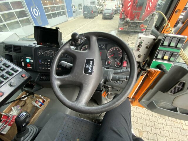 MAN TGA 26.430 6x2-2 LL - Подметально-уборочная машина: фото 2 MAN TGA 26.430 6x2-2 LL - Подметально-уборочная машина: фото 2