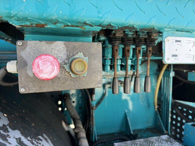 Mercedes-Benz AROCS 2844 6x4 Euro 6 Betonpumpe SERMAC 5Z33 в лизинг Mercedes-Benz AROCS 2844 6x4 Euro 6 Betonpumpe SERMAC 5Z33: фото 15