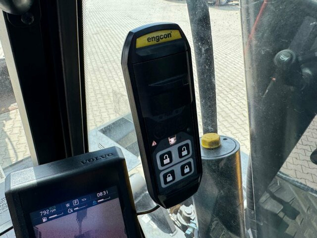 Volvo EWR150E Mobilbagger mit ROTATOR ENCONG EC319 - Колёсный экскаватор: фото 4 Volvo EWR150E Mobilbagger mit ROTATOR ENCONG EC319 - Колёсный экскаватор: фото 4
