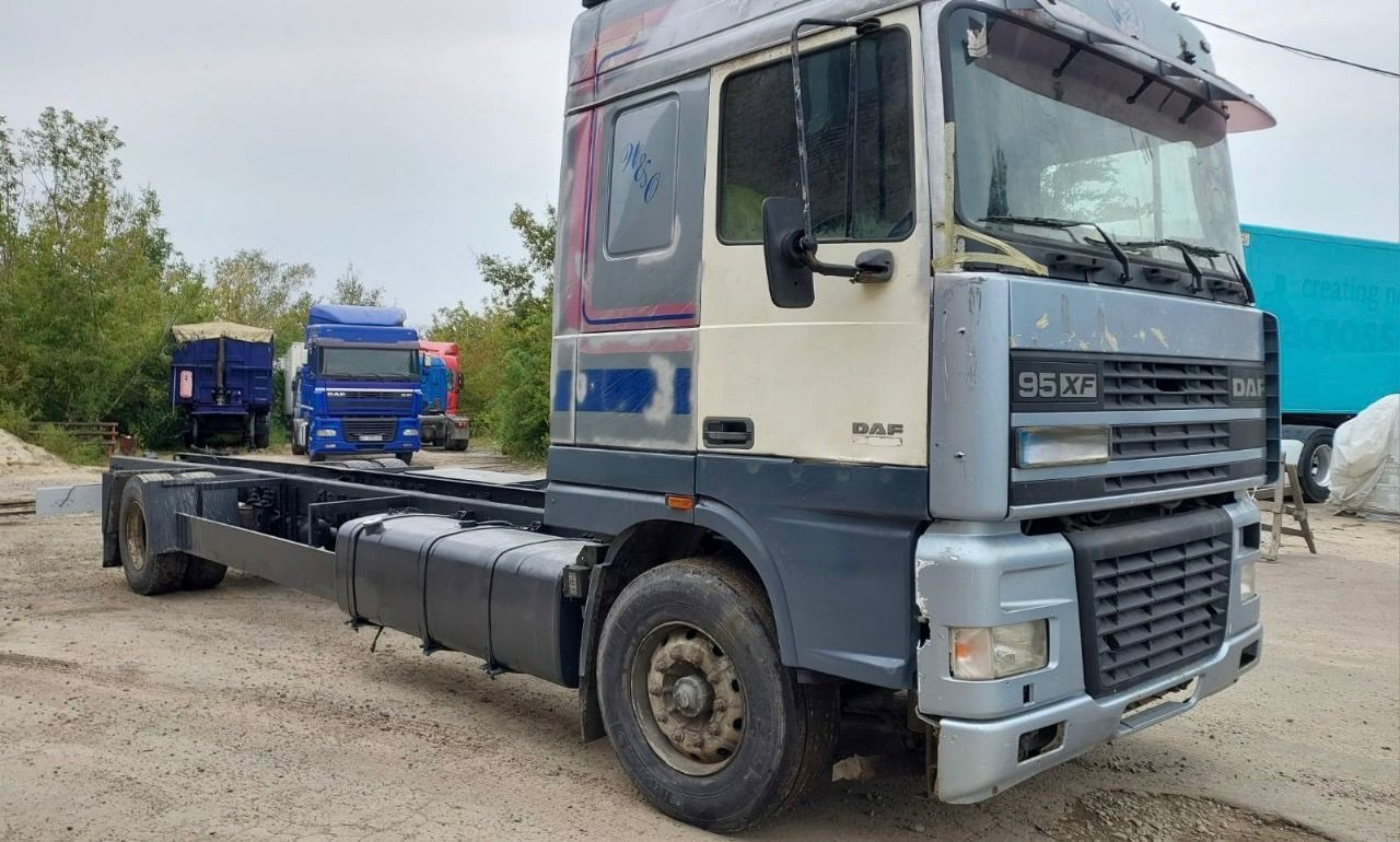 DAF 95XF380 - Грузовик-шасси: фото 1 DAF 95XF380 - Грузовик-шасси: фото 1