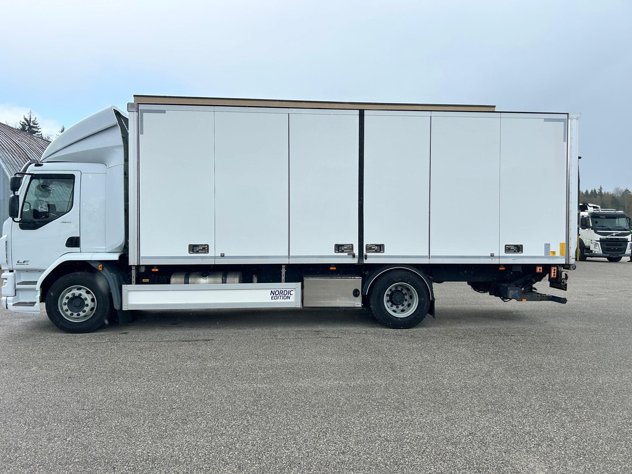 Грузовик с закрытым кузовом DAF LF320: фото 9