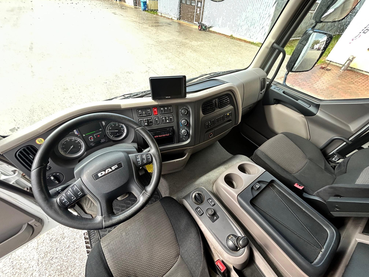 Грузовик с закрытым кузовом DAF LF320: фото 20