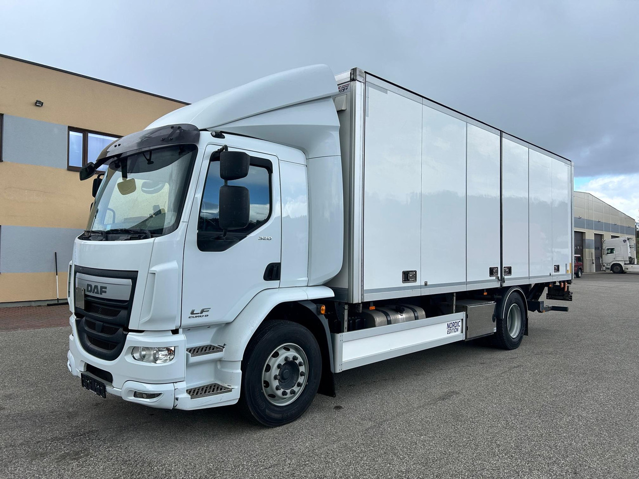 Грузовик с закрытым кузовом DAF LF320: фото 6