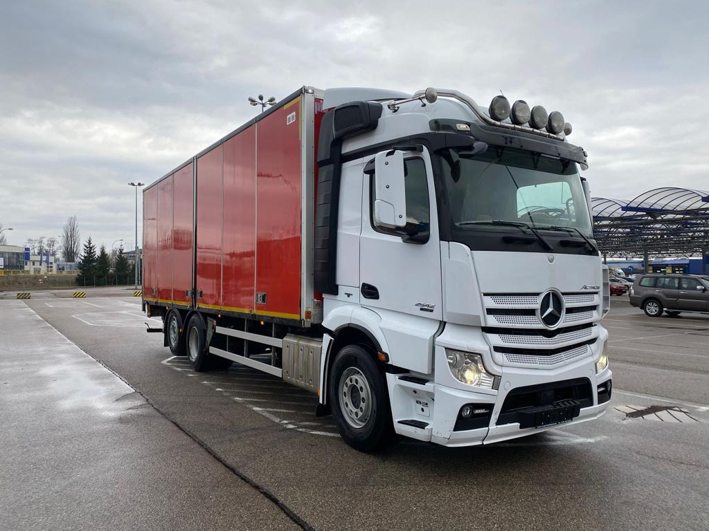 MERCEDES-BENZ ACTROS 2542 - Грузовик с закрытым кузовом: фото 1 MERCEDES-BENZ ACTROS 2542 - Грузовик с закрытым кузовом: фото 1