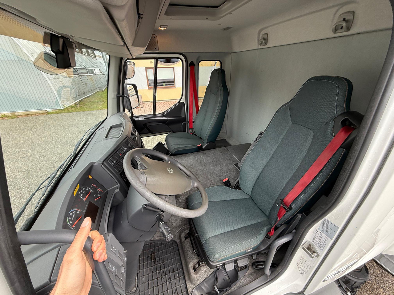VOLVO FL250 - Грузовик с закрытым кузовом: фото 5 VOLVO FL250 - Грузовик с закрытым кузовом: фото 5