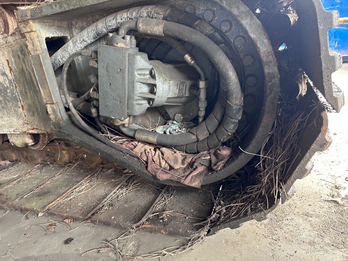 LIEBHERR LRB 155 for parts breaking dismantling - Сваебойная установка: фото 4 LIEBHERR LRB 155 for parts breaking dismantling - Сваебойная установка: фото 4
