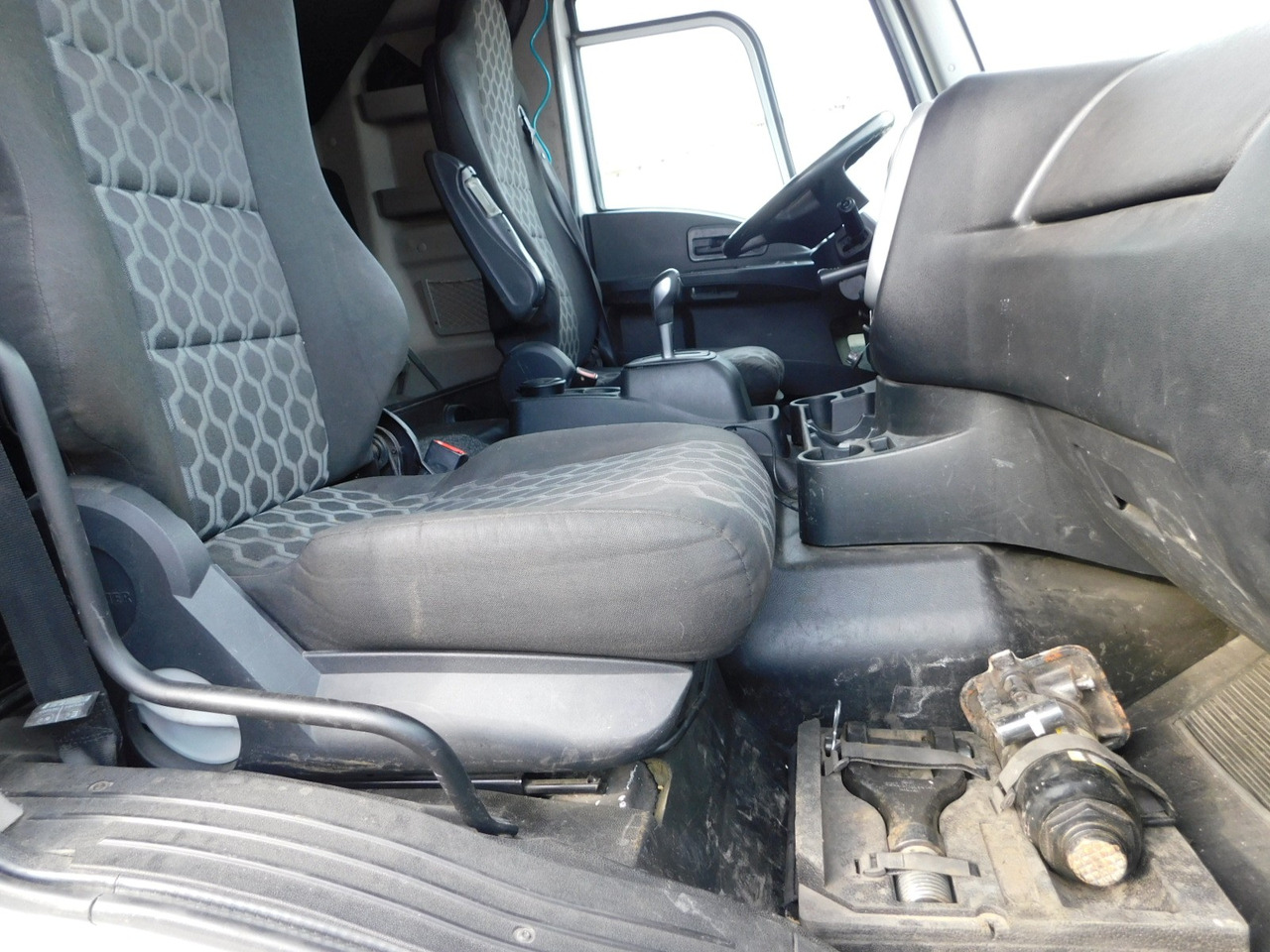 Ford 1848t 4x2 scab e6 12tx2620 - Тягач: фото 5 Ford 1848t 4x2 scab e6 12tx2620 - Тягач: фото 5