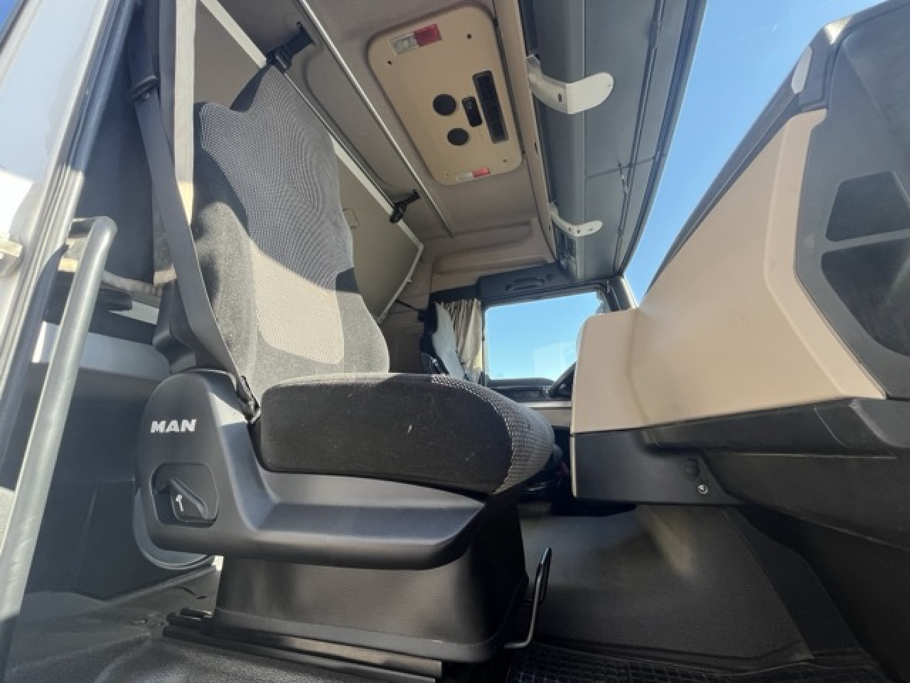 MAN TGX 18.460 4x2 BLS mit Kipphydraulik Euro6 Klima - Тягач: фото 2 MAN TGX 18.460 4x2 BLS mit Kipphydraulik Euro6 Klima - Тягач: фото 2