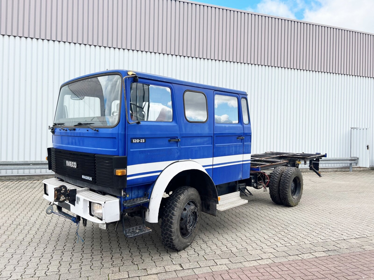 120-23 AW 4x4 Doka 120-23 AW 4x4 Doka, V8-Motor, Seilwinde - Грузовик-шасси: фото 1 120-23 AW 4x4 Doka 120-23 AW 4x4 Doka, V8-Motor, Seilwinde - Грузовик-шасси: фото 1