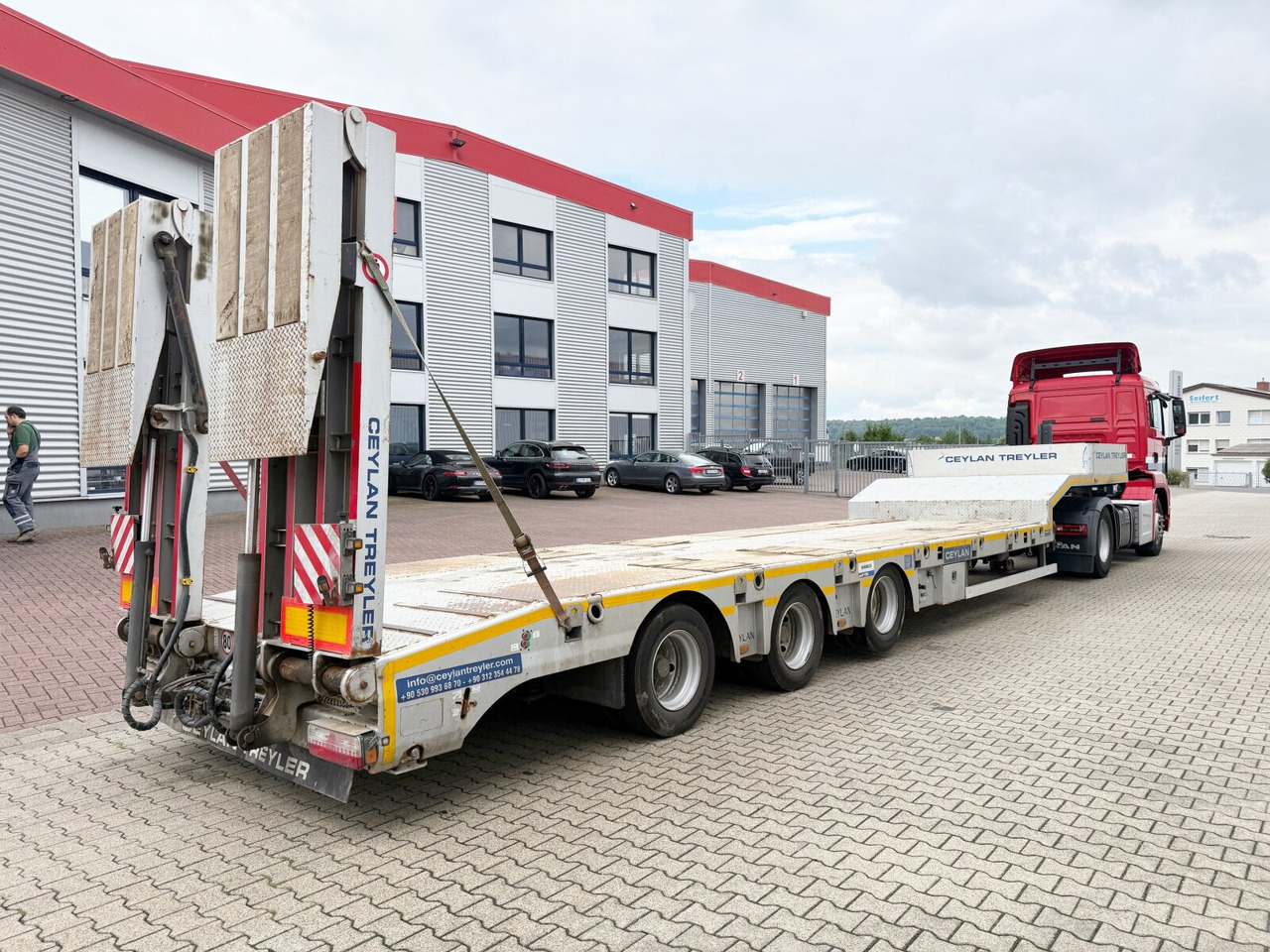 Низкорамный полуприцеп для транспортировки тяжёлой техники CYL 3 CYL 3, mit Lift-/Lenkachse, faltbare Rampen: фото 13 Низкорамный полуприцеп для транспортировки тяжёлой техники CYL 3 CYL 3, mit Lift-/Lenkachse, faltbare Rampen: фото 13