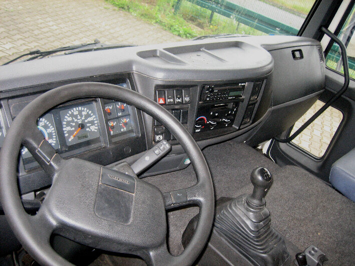 Фото интерьера 1: Грузовик с закрытым кузовом FL 6-12 4x2 FL 6-12 4x2, 4x vorhanden!