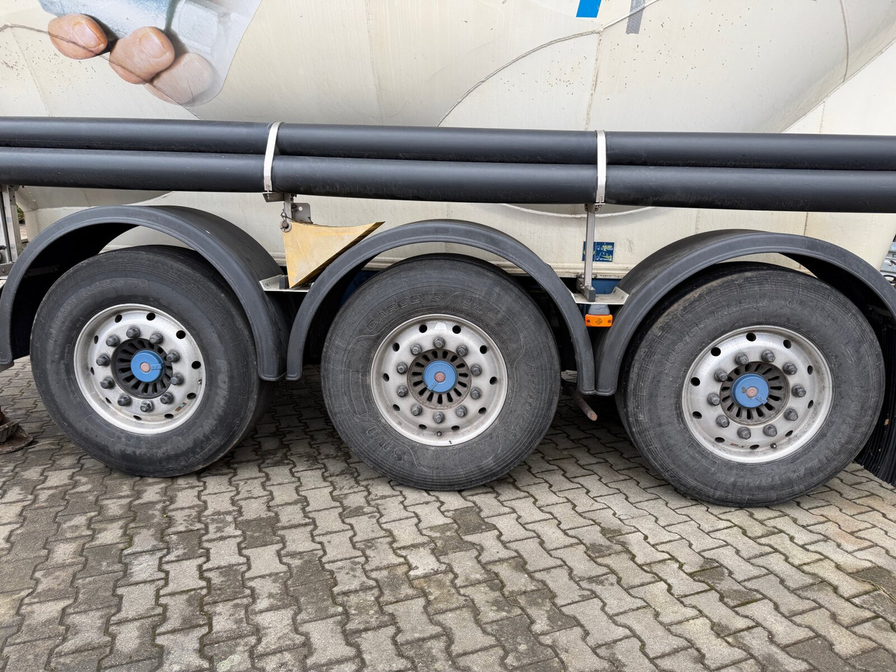 Feldbinder EUT 38.3-3 EUT 38.3-3, Liftachse, 3 Kammern, ca. 38.000l - Полуприцеп цистерна для сыпучих грузов: фото 5 Feldbinder EUT 38.3-3 EUT 38.3-3, Liftachse, 3 Kammern, ca. 38.000l - Полуприцеп цистерна для сыпучих грузов: фото 5