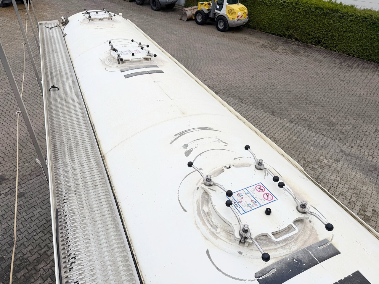 Feldbinder EUT 38.3-3 EUT 38.3-3, Liftachse, 3 Kammern, ca. 38.000l - Полуприцеп цистерна для сыпучих грузов: фото 3 Feldbinder EUT 38.3-3 EUT 38.3-3, Liftachse, 3 Kammern, ca. 38.000l - Полуприцеп цистерна для сыпучих грузов: фото 3