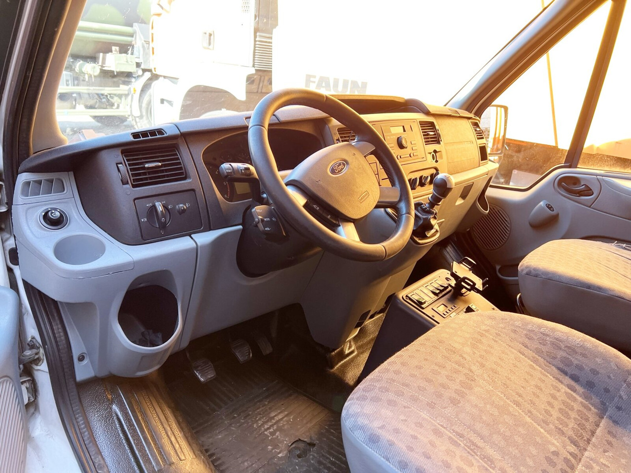 Ford Transit 2.2 TDCI 4x2 Transit 2.2 TDCI 4x2, Krankentransporter - Машина скорой помощи: фото 2 Ford Transit 2.2 TDCI 4x2 Transit 2.2 TDCI 4x2, Krankentransporter - Машина скорой помощи: фото 2