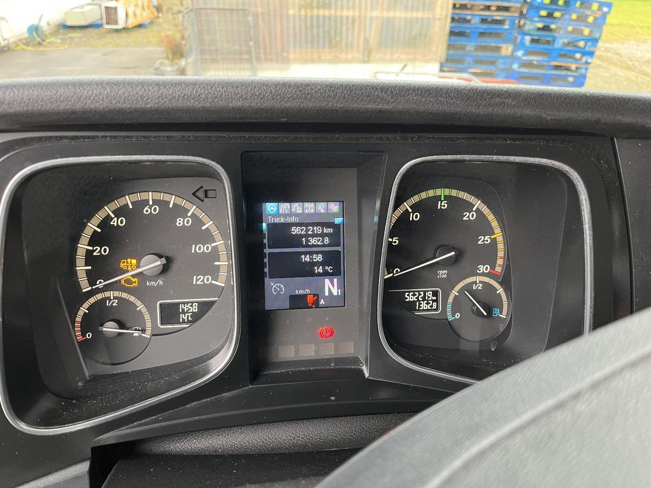 Mercedes-Benz Actros 1832 L 4x2 Actros 1832 L 4x2, Kühlkoffer, 2x Trennwand, Carrier, LBW BÄR - Грузовик: фото 5 Mercedes-Benz Actros 1832 L 4x2 Actros 1832 L 4x2, Kühlkoffer, 2x Trennwand, Carrier, LBW BÄR - Грузовик: фото 5