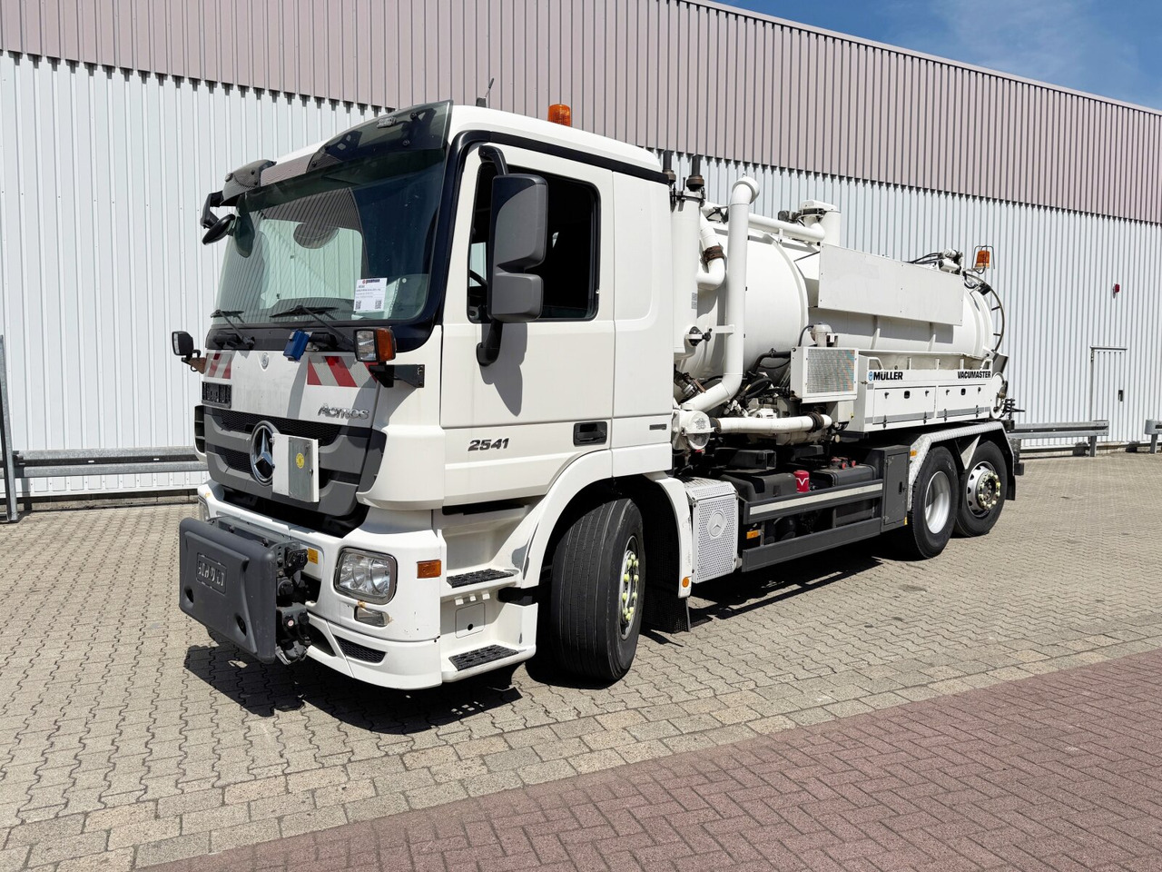 Mercedes-Benz Actros 2541 L 6x2 Actros 2541 L 6x2, Müller Saug-/Spülwagen ca. 12m³, Widi-Platte, Lift-/Lenkachse - Грузовик: фото 1 Mercedes-Benz Actros 2541 L 6x2 Actros 2541 L 6x2, Müller Saug-/Spülwagen ca. 12m³, Widi-Platte, Lift-/Lenkachse - Грузовик: фото 1