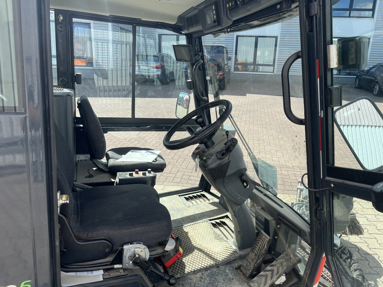 Schmidt Swingo Compact 200 4x2 Swingo Compact 200 4x2, Kehrmaschine в лизинг Schmidt Swingo Compact 200 4x2 Swingo Compact 200 4x2, Kehrmaschine: фото 7 Schmidt Swingo Compact 200 4x2 Swingo Compact 200 4x2, Kehrmaschine в лизинг Schmidt Swingo Compact 200 4x2 Swingo Compact 200 4x2, Kehrmaschine: фото 7