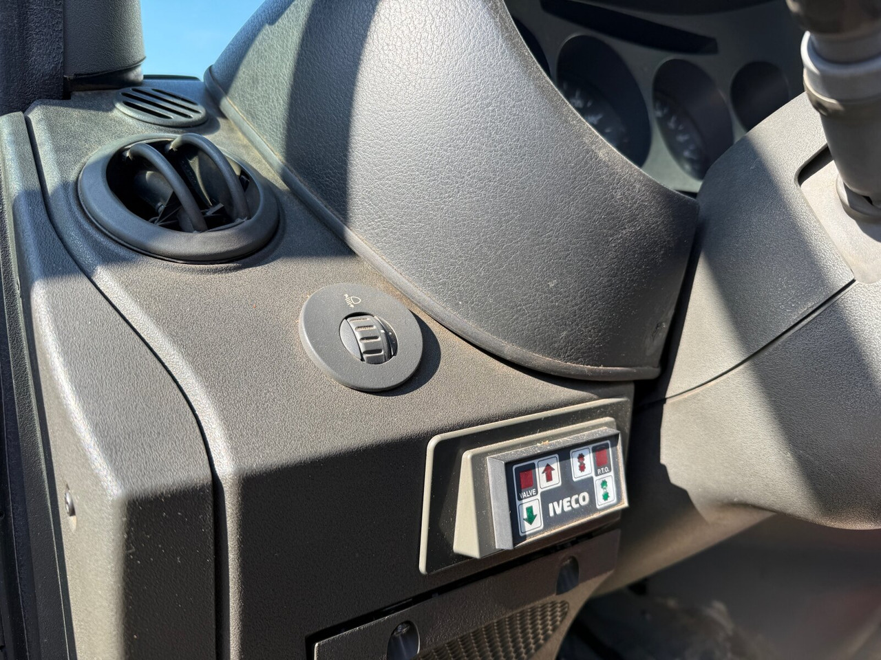 Iveco Daily 65C15D 4x2 Doka Daily 65C15D 4x2 Doka, Grüne Plakette, City-Abroller - Крюковой мультилифт: фото 5 Iveco Daily 65C15D 4x2 Doka Daily 65C15D 4x2 Doka, Grüne Plakette, City-Abroller - Крюковой мультилифт: фото 5