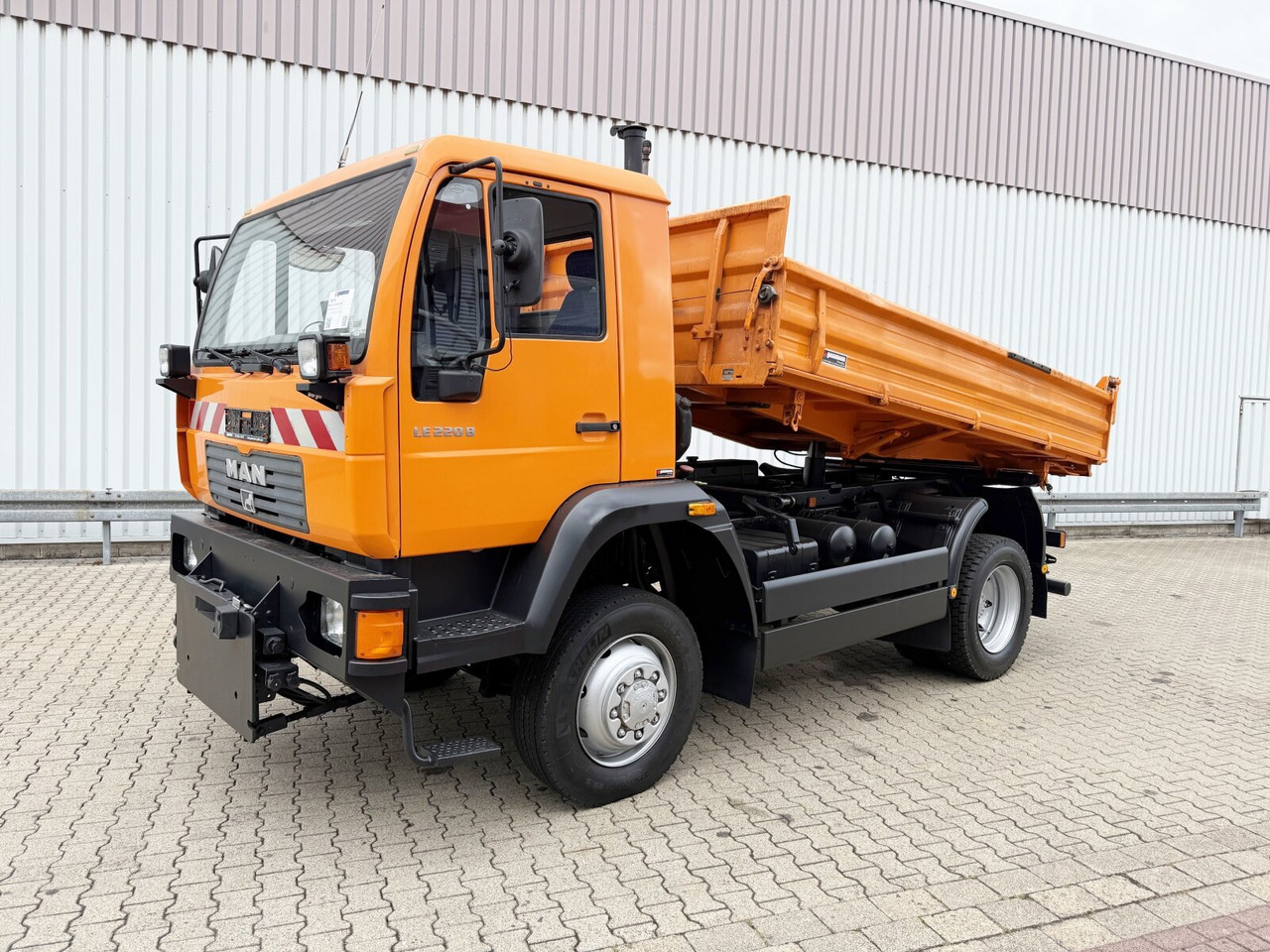 MAN 14.225 LAK 4x4 BB 14.225 LAK 4x4 BB, Winterdienstausstattung - Самосвал: фото 1 MAN 14.225 LAK 4x4 BB 14.225 LAK 4x4 BB, Winterdienstausstattung - Самосвал: фото 1