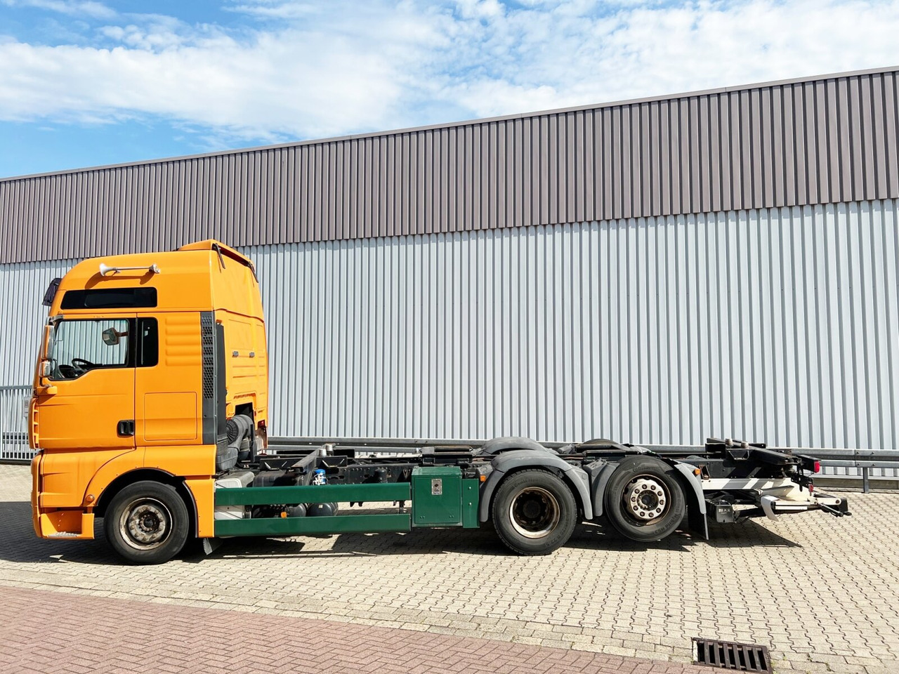 Грузовик-контейнеровоз/ Сменный кузов MAN TGA 26.440 6X2-2 LL TGA 26.440 6X2-2 LL, Intarder, Liftachse, LBW BÄR unterfaltbar: фото 13 Грузовик-контейнеровоз/ Сменный кузов MAN TGA 26.440 6X2-2 LL TGA 26.440 6X2-2 LL, Intarder, Liftachse, LBW BÄR unterfaltbar: фото 13