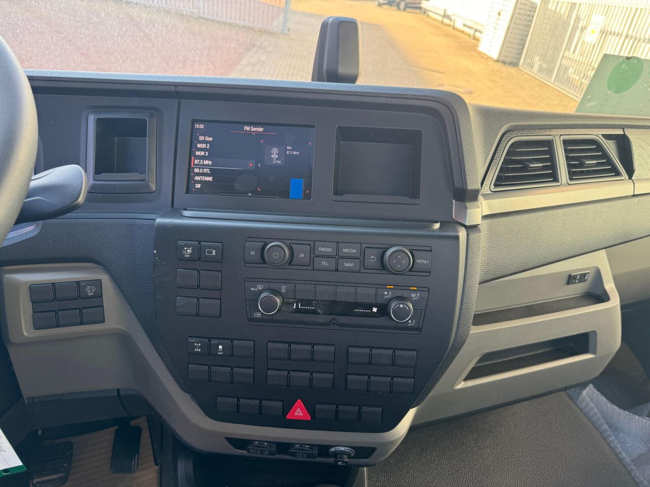 MAN TGL 8.190 4x2 BB CH TGL 8.190 4x2 BB CH, Nebenantrieb, 2x VORHANDEN - Грузовик-шасси: фото 4 MAN TGL 8.190 4x2 BB CH TGL 8.190 4x2 BB CH, Nebenantrieb, 2x VORHANDEN - Грузовик-шасси: фото 4