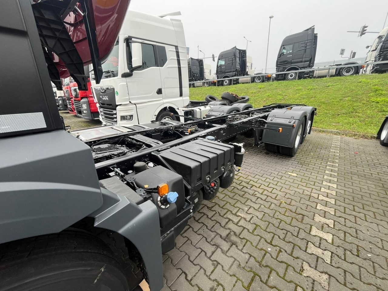 MAN TGS 26.440 6x2-4 LL CH TGS 26.440 6x2-4 LL CH, Lenk-/Liftachse, Navi, LED - Грузовик-шасси: фото 5 MAN TGS 26.440 6x2-4 LL CH TGS 26.440 6x2-4 LL CH, Lenk-/Liftachse, Navi, LED - Грузовик-шасси: фото 5