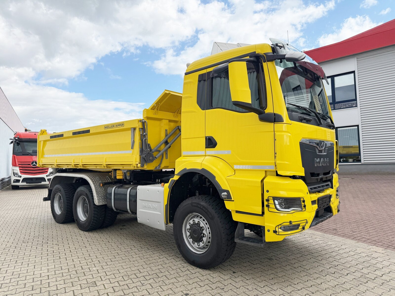 Самосвал MAN TGS 26.470 6x6 BB TGS 26.470 6x6 BB, Hohe Bauart, Navi, Motorabtrieb, Bordmatik: фото 11 Самосвал MAN TGS 26.470 6x6 BB TGS 26.470 6x6 BB, Hohe Bauart, Navi, Motorabtrieb, Bordmatik: фото 11