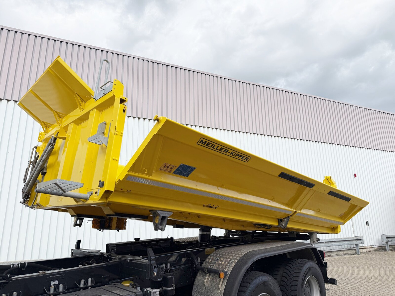 MAN TGS 26.470 6x6 BB TGS 26.470 6x6 BB, Hohe Bauart, Navi, Motorabtrieb, Bordmatik - Самосвал: фото 2 MAN TGS 26.470 6x6 BB TGS 26.470 6x6 BB, Hohe Bauart, Navi, Motorabtrieb, Bordmatik - Самосвал: фото 2