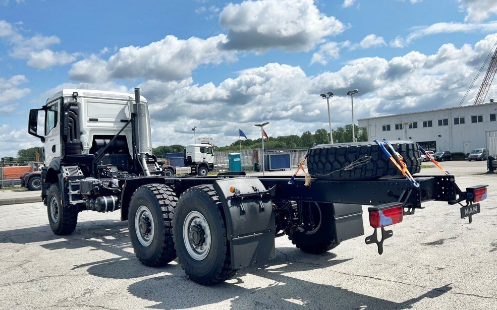 MAN TGS 33.440 6x6 BB CH TGS 33.440 6x6 BB CH, Euro2, Einzelbereifung, 4x vorhanden! - Грузовик-шасси: фото 3 MAN TGS 33.440 6x6 BB CH TGS 33.440 6x6 BB CH, Euro2, Einzelbereifung, 4x vorhanden! - Грузовик-шасси: фото 3