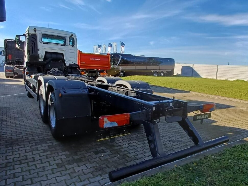 MAN TGS 33.440 6x6 BB CH TGS 33.440 6x6 BB CH, Hohe Bauart, Nebenantrieb - Грузовик-шасси: фото 4 MAN TGS 33.440 6x6 BB CH TGS 33.440 6x6 BB CH, Hohe Bauart, Nebenantrieb - Грузовик-шасси: фото 4