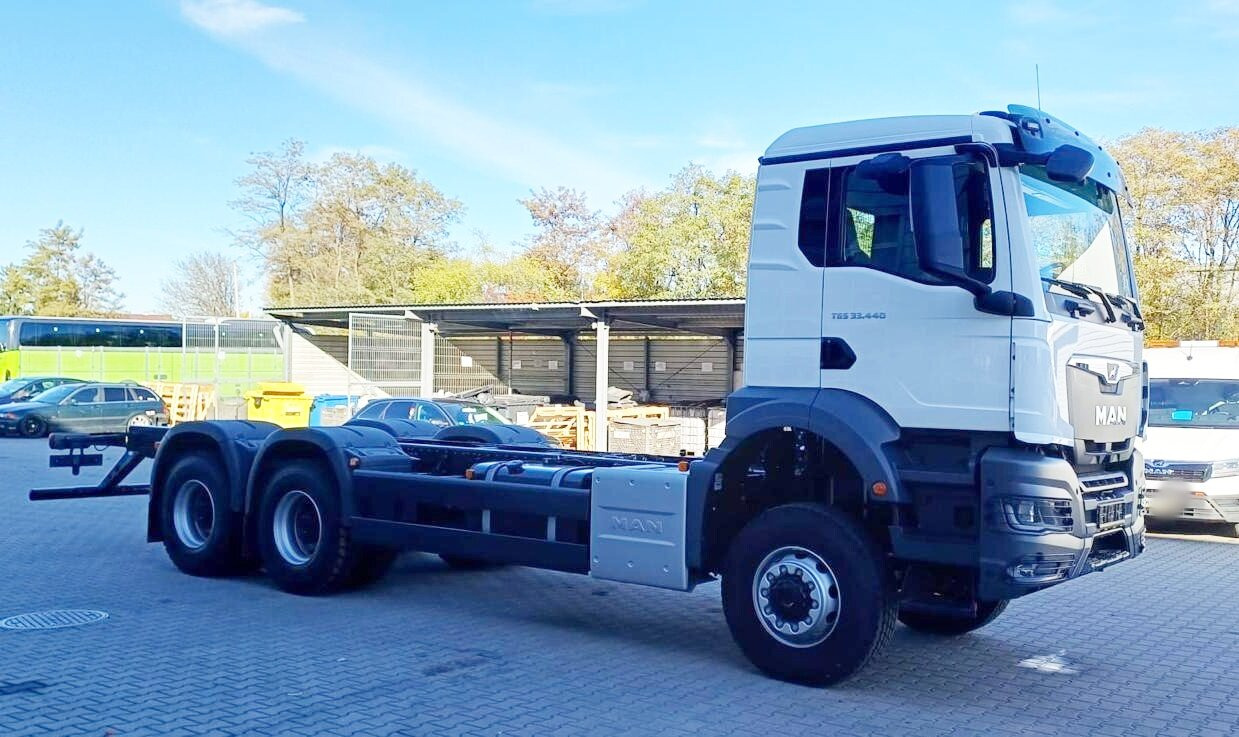 MAN TGS 33.440 6x6 BB CH TGS 33.440 6x6 BB CH, Hohe Bauart, Nebenantrieb - Грузовик-шасси: фото 1 MAN TGS 33.440 6x6 BB CH TGS 33.440 6x6 BB CH, Hohe Bauart, Nebenantrieb - Грузовик-шасси: фото 1