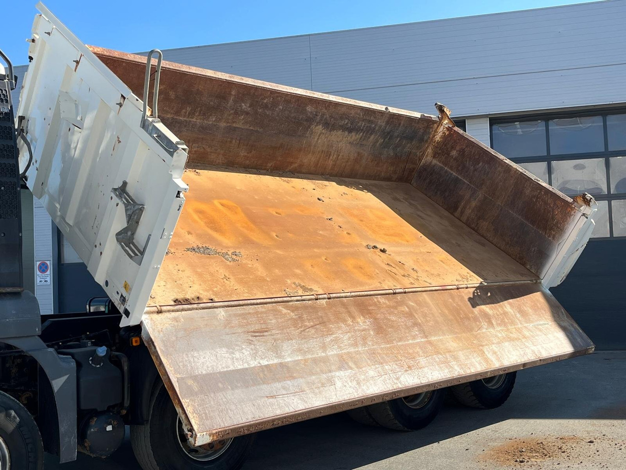 MAN TGS 35.460 8X4 BB TGS 35.460 8X4 BB, Meiller Bordmatik 13m³ - Самосвал: фото 2 MAN TGS 35.460 8X4 BB TGS 35.460 8X4 BB, Meiller Bordmatik 13m³ - Самосвал: фото 2