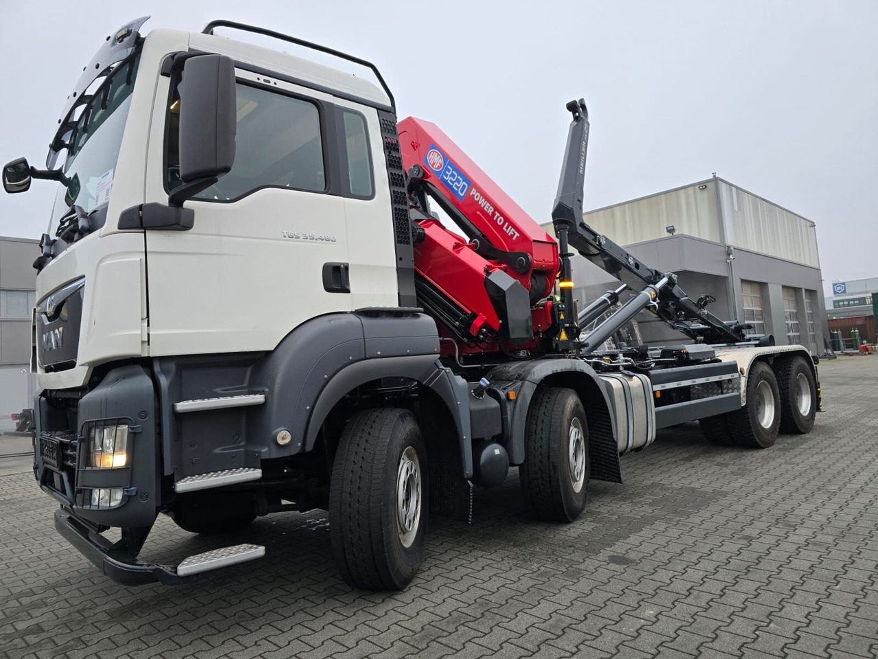 MAN TGS 35.480 8X4 BL TGS 35.480 8X4 BL, Intarder, Kran HMF 3220-K6, 4-fach Abstützung, Funk - Крюковой мультилифт, Автоманипулятор: фото 2 MAN TGS 35.480 8X4 BL TGS 35.480 8X4 BL, Intarder, Kran HMF 3220-K6, 4-fach Abstützung, Funk - Крюковой мультилифт, Автоманипулятор: фото 2