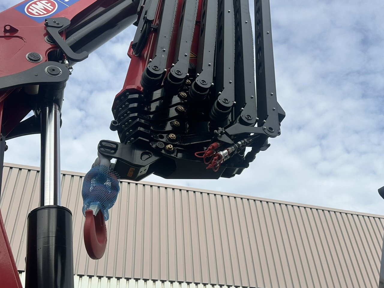 MAN TGS 35.480 8X4 BL TGS 35.480 8X4 BL, Intarder, Kran HMF 3220-K6, 4-fach Abstützung, Funk - Крюковой мультилифт, Автоманипулятор: фото 4 MAN TGS 35.480 8X4 BL TGS 35.480 8X4 BL, Intarder, Kran HMF 3220-K6, 4-fach Abstützung, Funk - Крюковой мультилифт, Автоманипулятор: фото 4