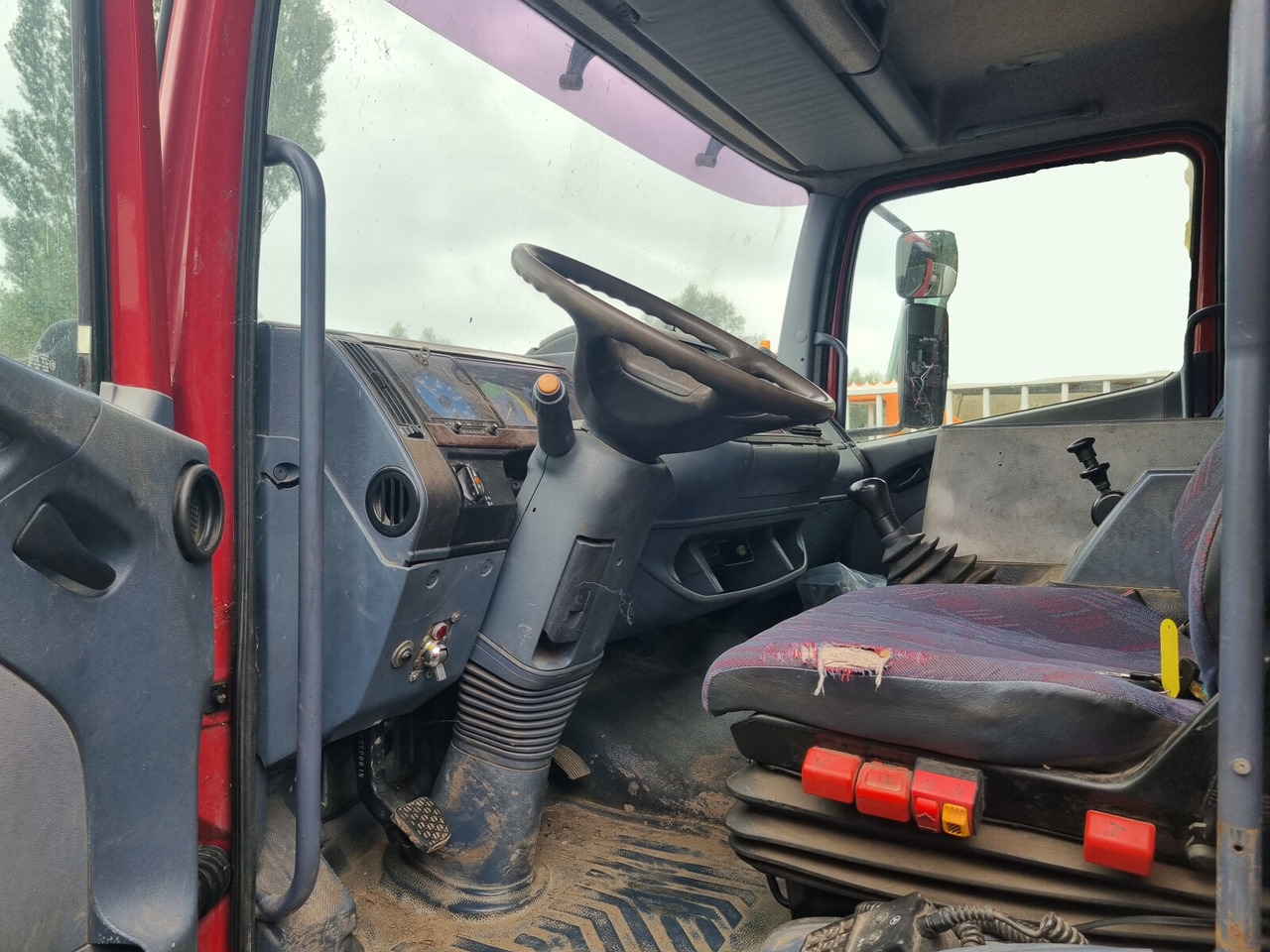 Mercedes-Benz - 1215 4x2 - Грузовик-контейнеровоз/ Сменный кузов: фото 3 Mercedes-Benz - 1215 4x2 - Грузовик-контейнеровоз/ Сменный кузов: фото 3